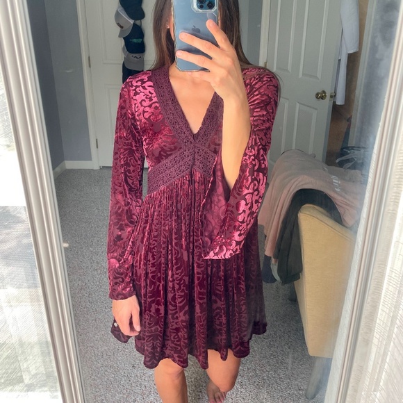 Altar'd State Dresses & Skirts - Altar'd State Marin Velvet Dress